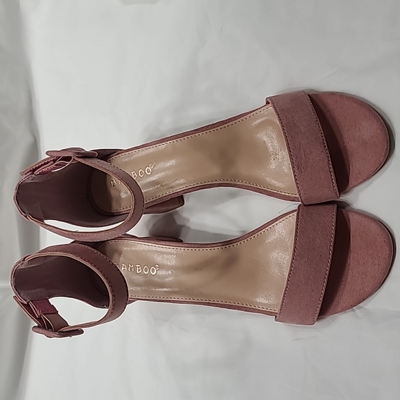 BAMBOO Shoes - Bamboo Pink Suede Block Heel Sandals Sz 9